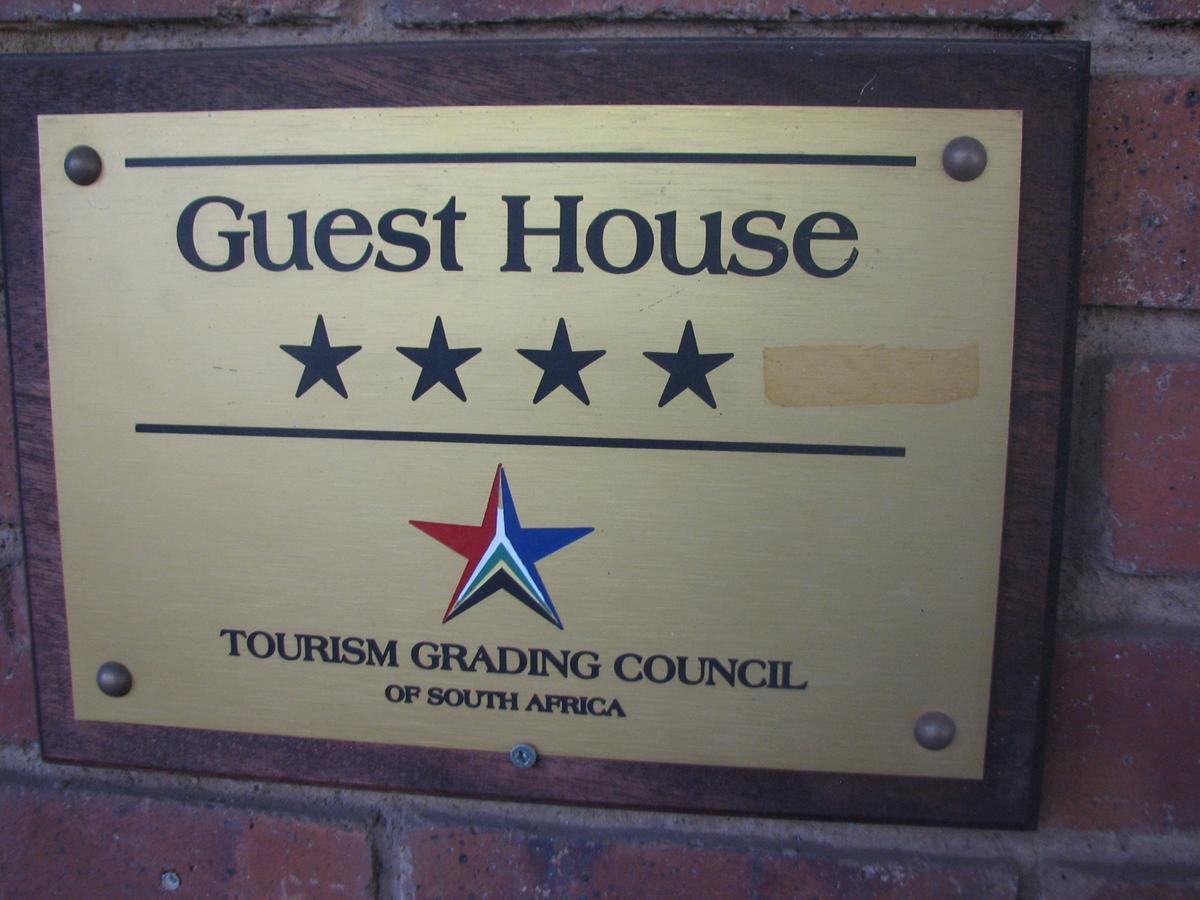 Chez Esme Guest House Roodepoort Ngoại thất bức ảnh
